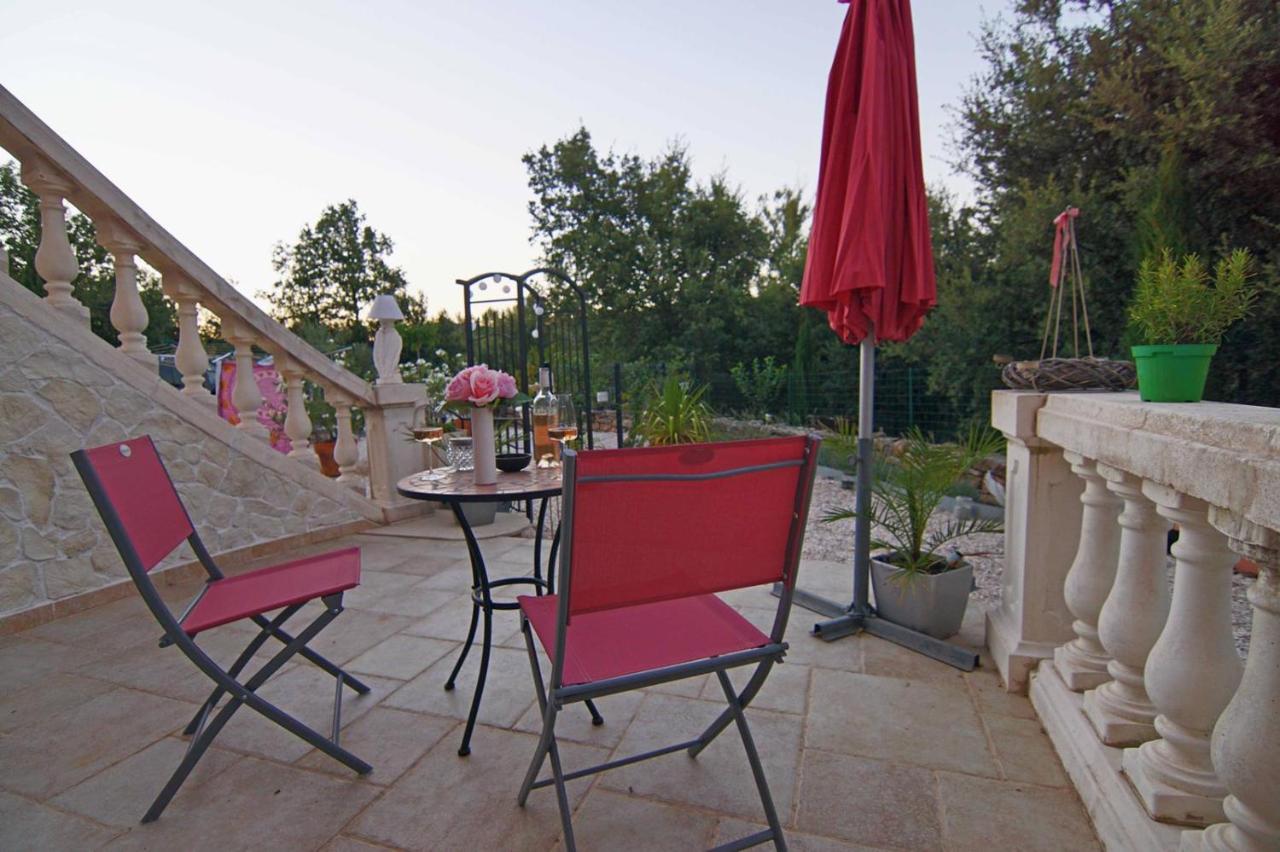 Chez Amali - Stielvolle Ferienwohnung In Der Provence Mit Terrasse Brignoles Exterior photo